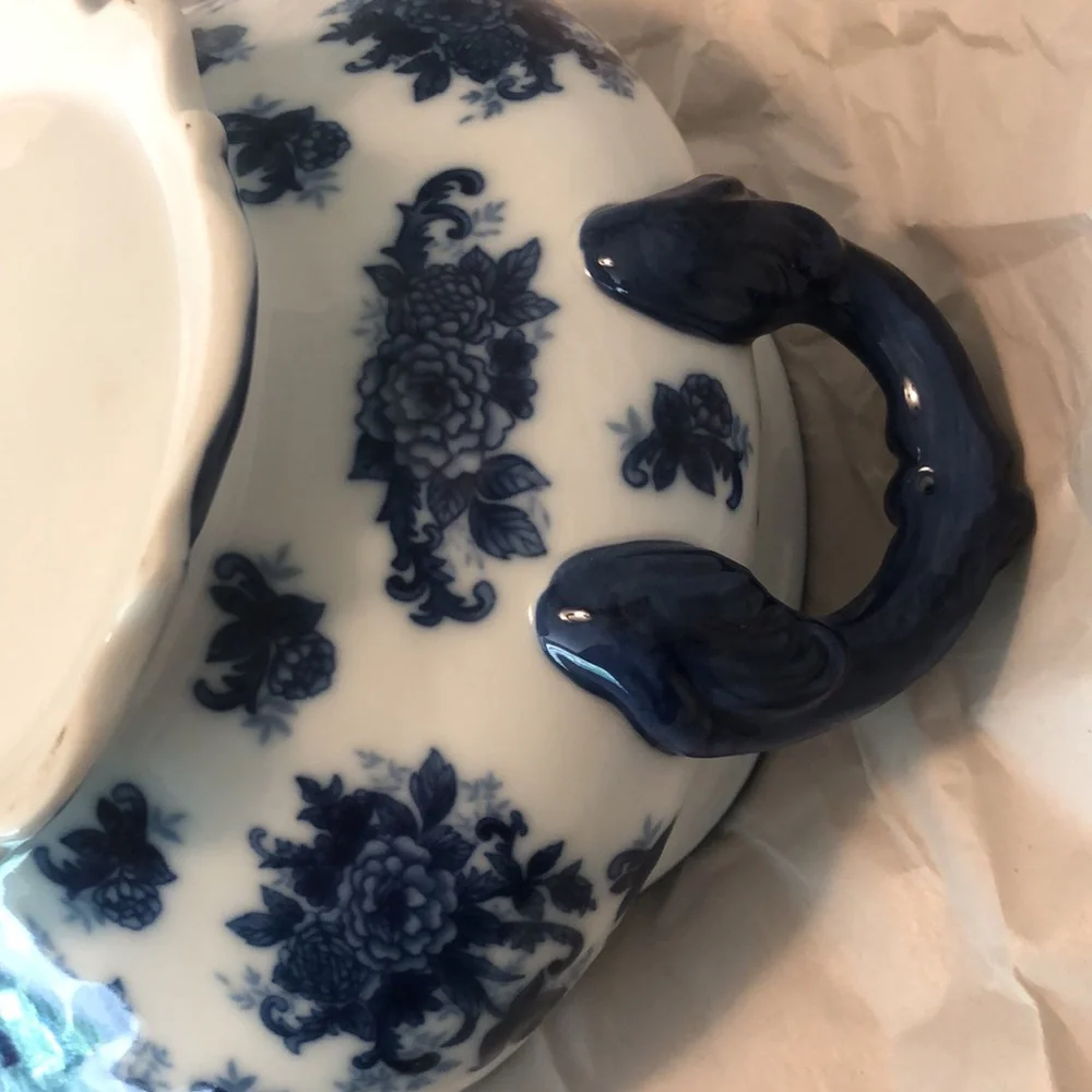 Vintage Chinese Blue & White Porcelain Soup Tureen w/Ladle approx 12.5x10”
